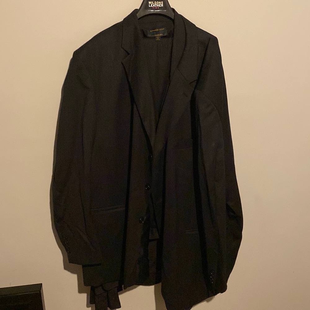 Alexander Julian 2 pc  used suit in great condition 4ZL T. 30 38/38
